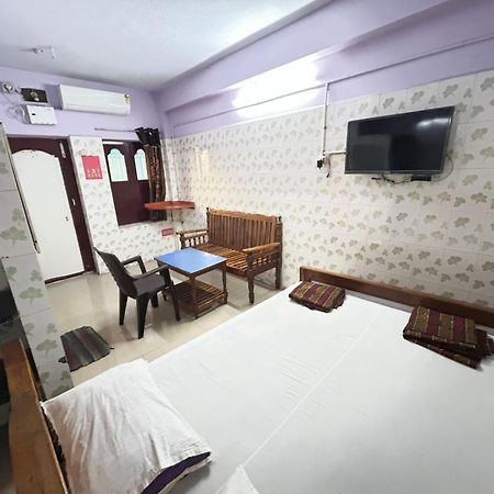 Meera Lodge Chidambaram Exteriör bild