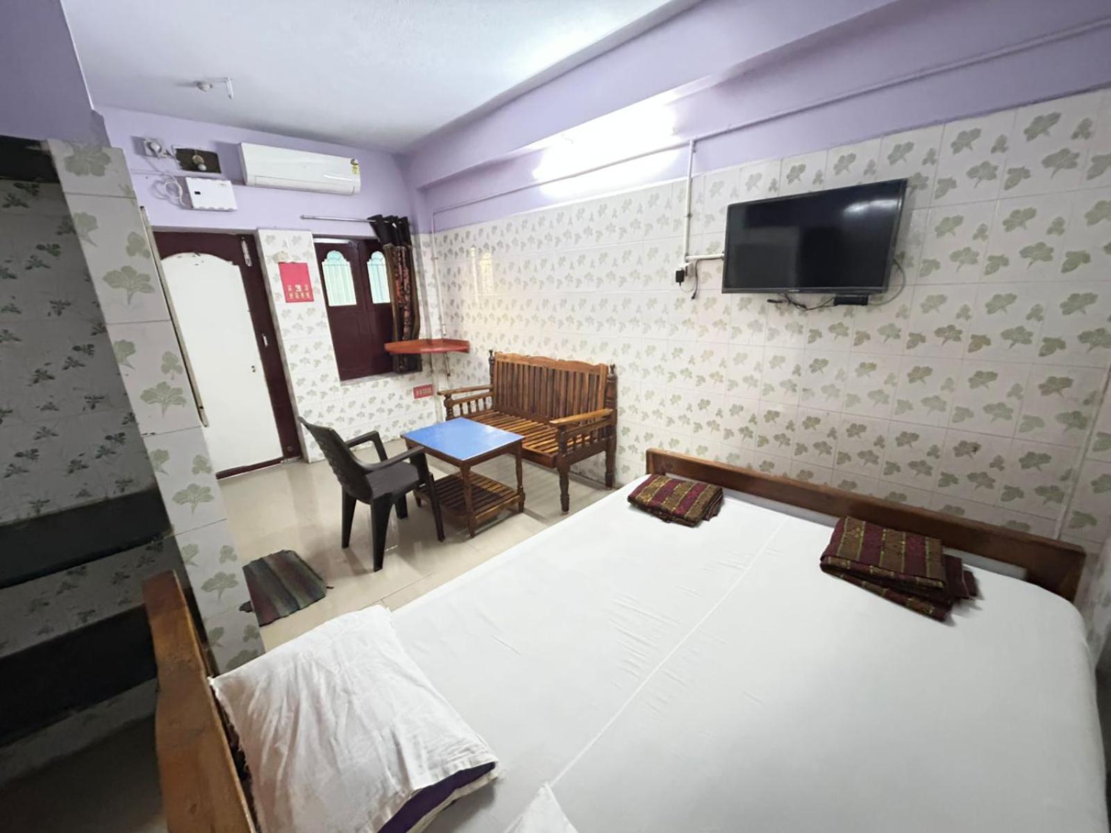 Meera Lodge Chidambaram Exteriör bild